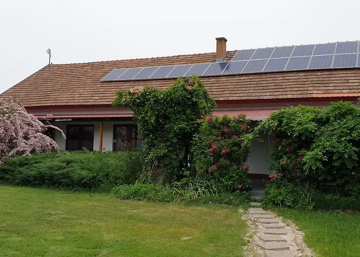 Dobo Tanya Lantgård